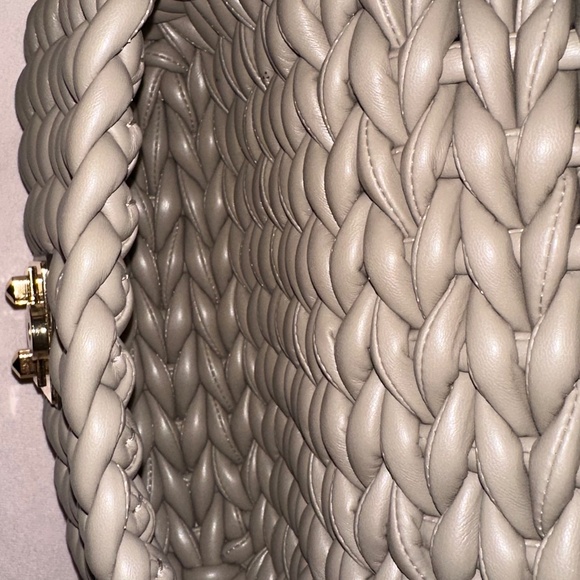 MICHAEL KORS Tribeca Large Hand-Braided Shoulder Bag - Picture 4 of 7